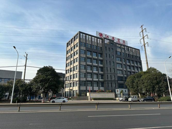 耿美艳,公司经营范围包括:许可项目:包装装潢印刷品印刷