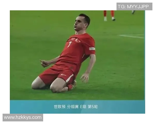 足球明星意外摔倒瞬间引热议 球场上演跌宕起伏惊险一幕