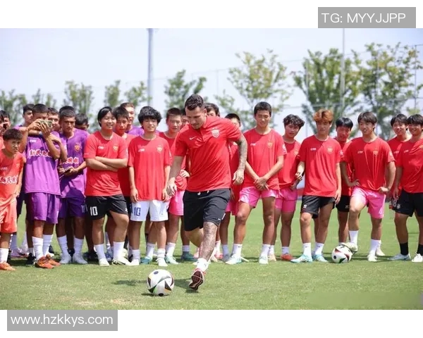 足球球星之间的真挚友情揭秘兄弟情谊如何在绿茵场上延续 足球球星之间的真挚友情揭秘兄弟情谊如何在绿茵场上延续