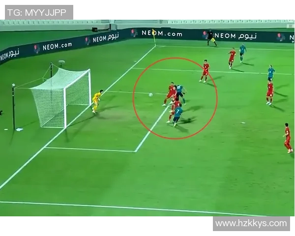 足球球星脱球服庆祝被黄牌警告 引发赛场争议与热议