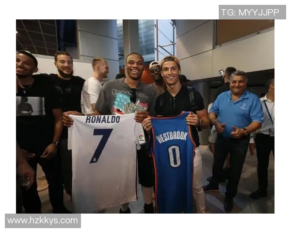 小球童赛场偶遇偶像球星温情互动点燃足球梦想