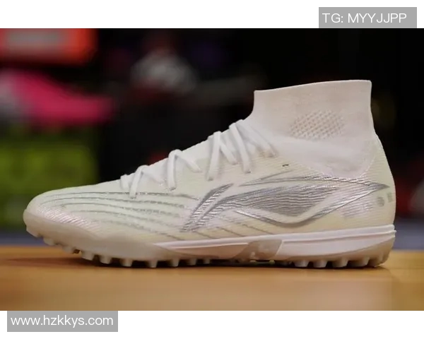 穿李宁足球鞋的球星有哪些值得关注的名字与他们的精彩表现 穿李宁足球鞋的球星有哪些值得关注的名字与他们的精彩表现